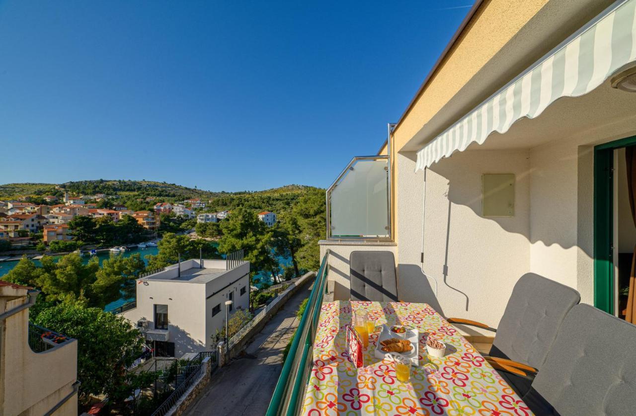 Apartments Vala Zaboric - With Boat Mooring Exterior photo