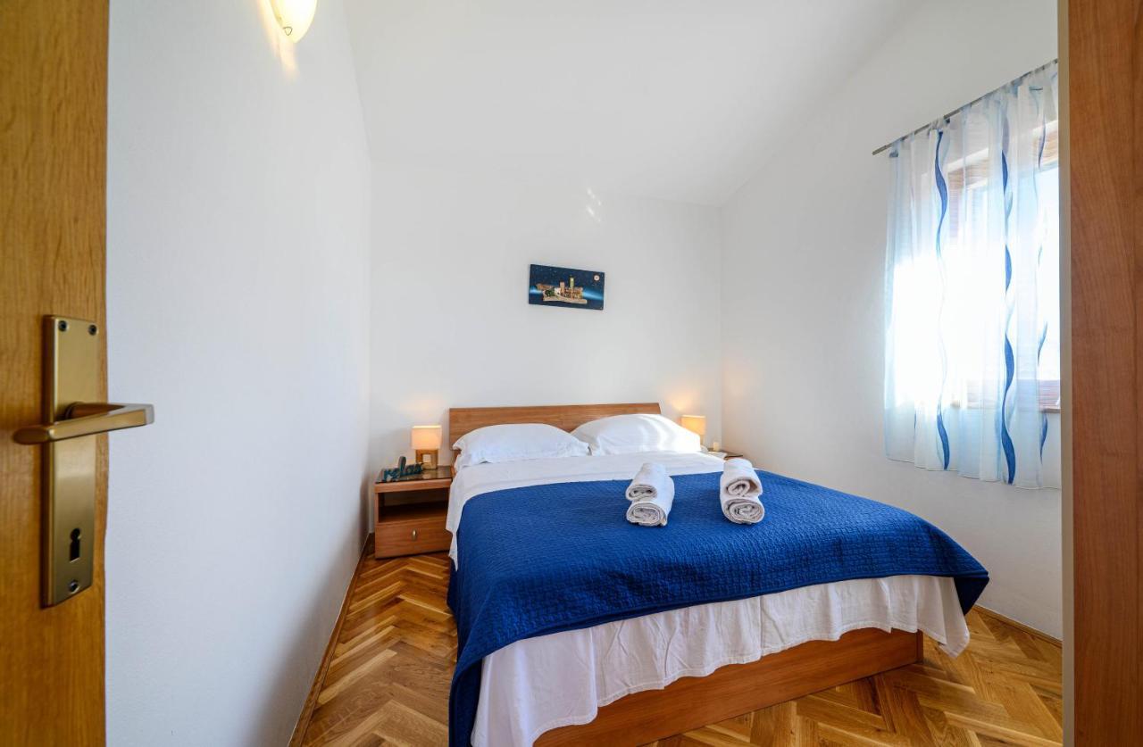 Apartments Vala Zaboric - With Boat Mooring Exterior photo