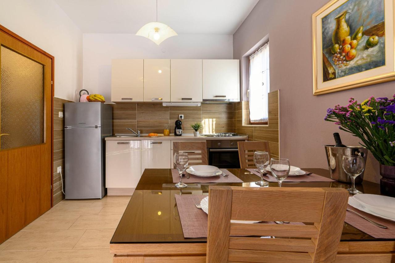 Apartments Vala Zaboric - With Boat Mooring Exterior photo