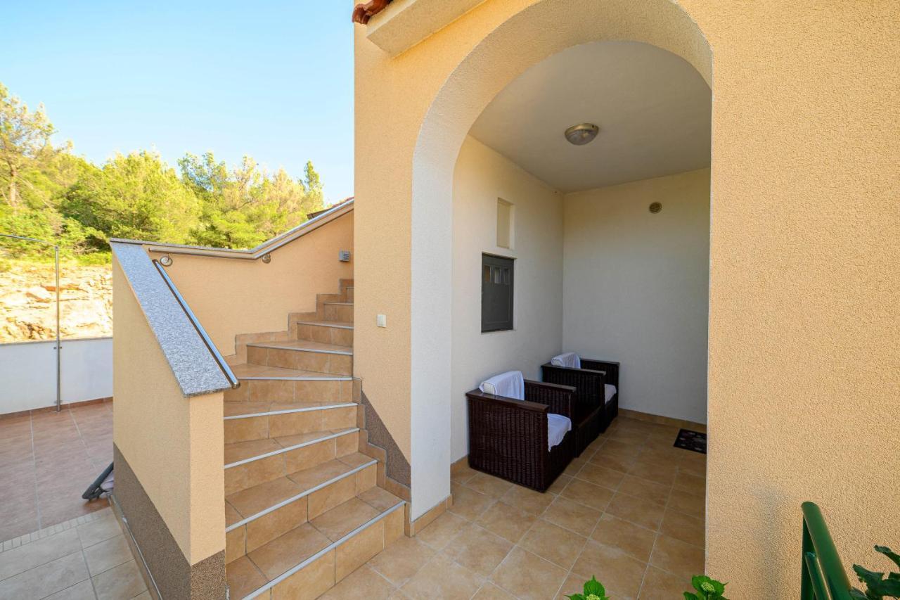 Apartments Vala Zaboric - With Boat Mooring Exterior photo