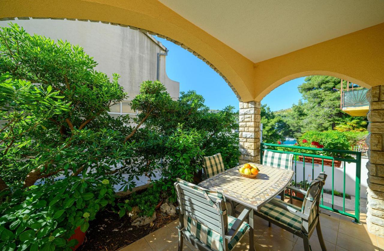 Apartments Vala Zaboric - With Boat Mooring Exterior photo